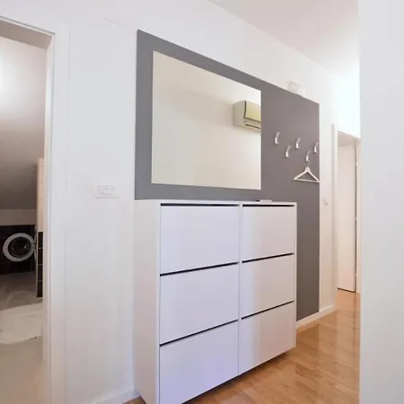 Leo - Sea View & Comfortable Apartment