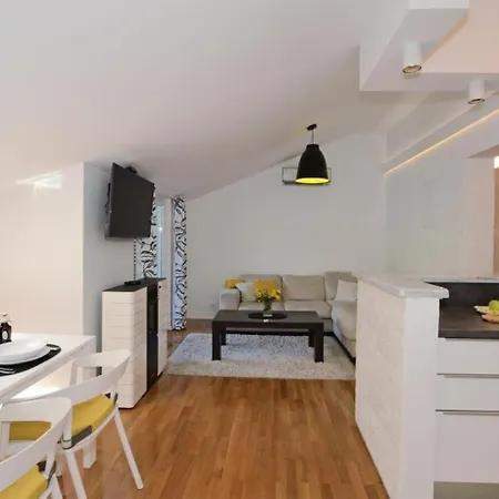 Apartment Leo - Sea View & Comfortable *