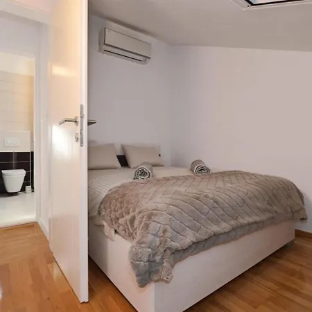 Leo - Sea View & Comfortable Apartment
