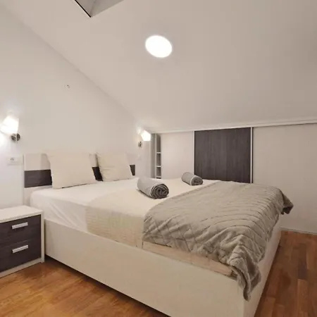 Leo - Sea View & Comfortable Apartment